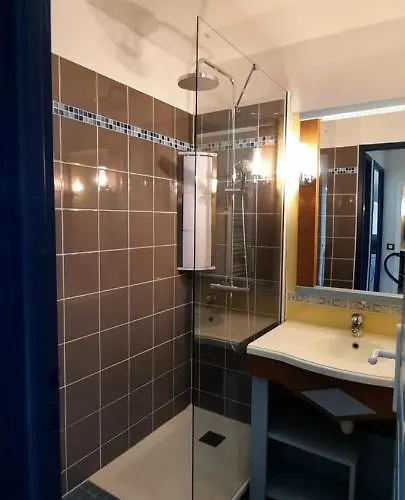 Next To Golf-club House דירה