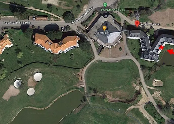 Next To Golf-club House דירה